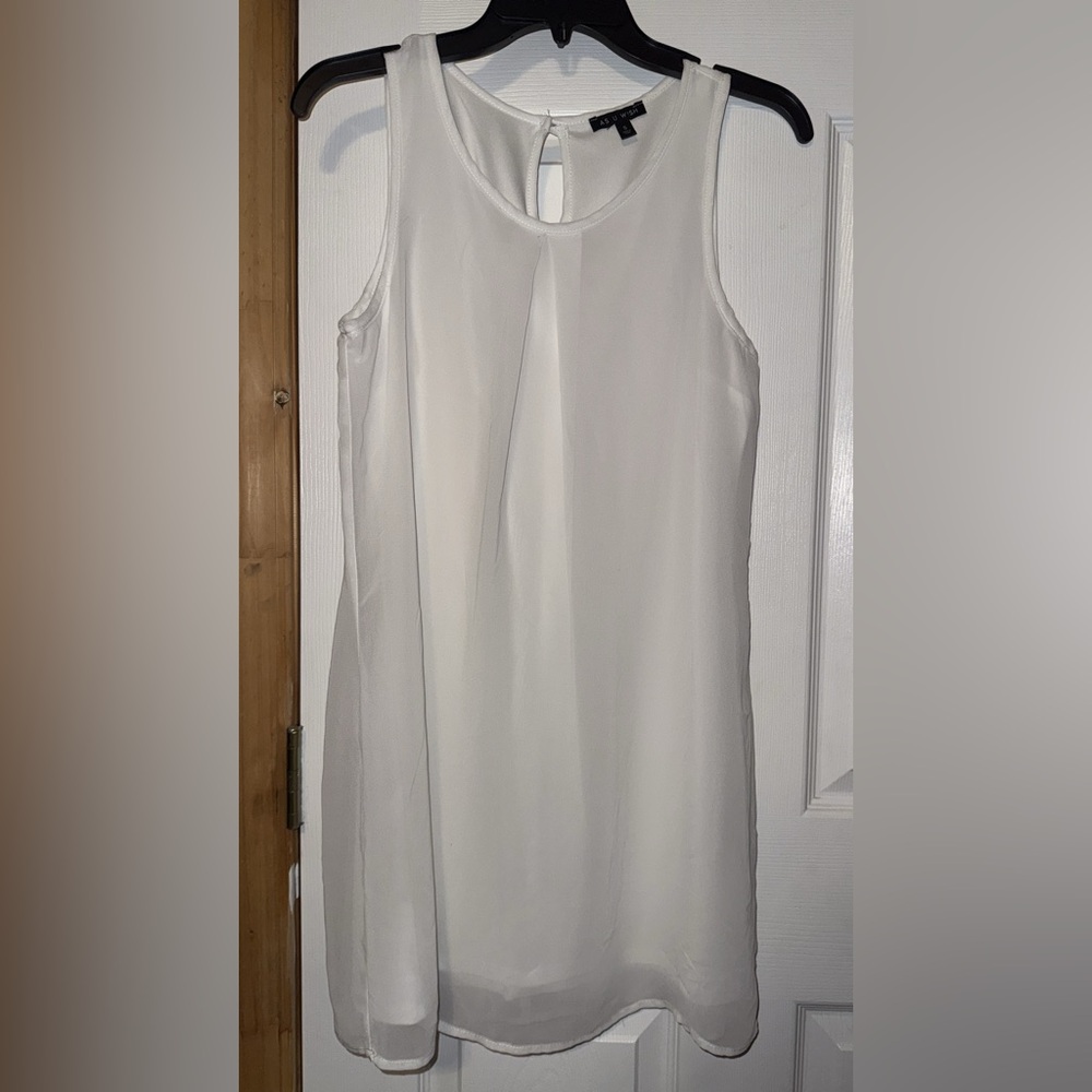 Elegant White Sleeveless Dress